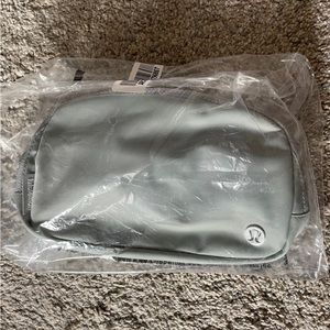 Lululemon everywhere belt bag, silver